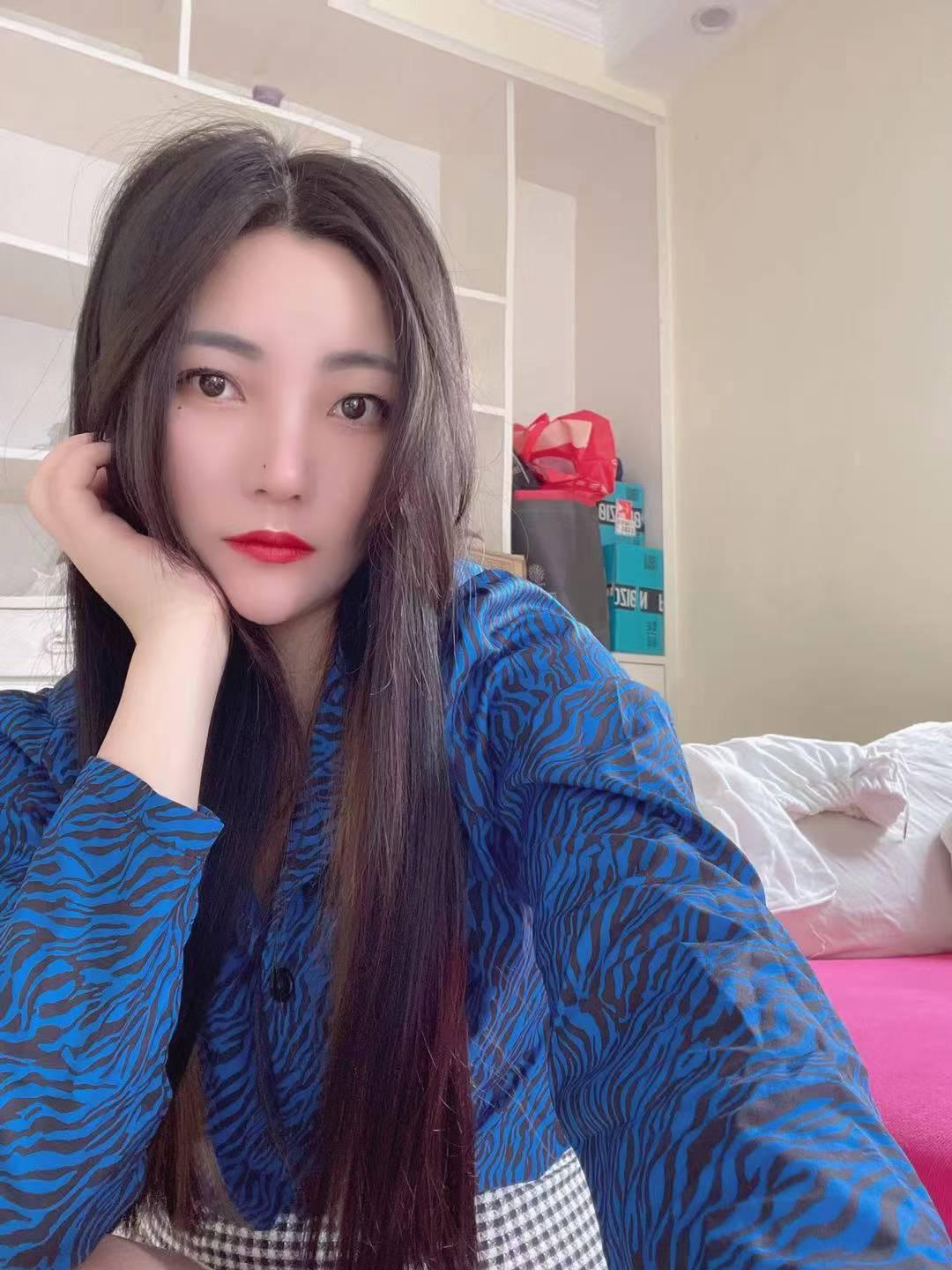 汉口依依非常漂亮的妹子